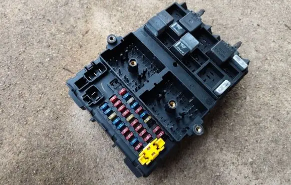 Jeep Grand Cherokee (WJ) Fuse module 56038406AJ