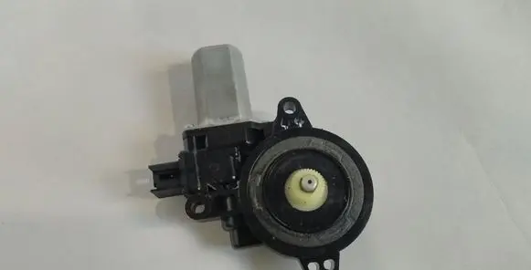 Mazda 2 Front door window regulator motor D01G5958X GA558LN