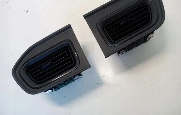 Renault Master III Dashboard side air vent grill/cover trim 682608914R
