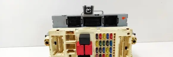 Alfa Romeo 147 Fuse module 467463750