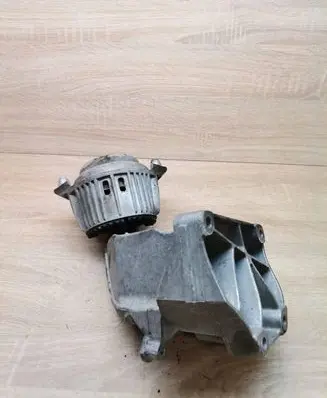 Mercedes-Benz E W212 Engine mount bracket A6512230004