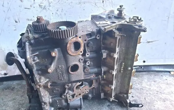 Volkswagen PASSAT B5 Engine APT