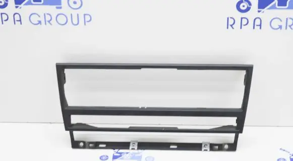 BMW 5 E39 Radio/GPS head unit trim 8247302 13625507