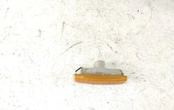BMW 5 E39 Front fender indicator light 8360589