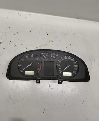 Volkswagen PASSAT B5 Speedometer (instrument cluster)