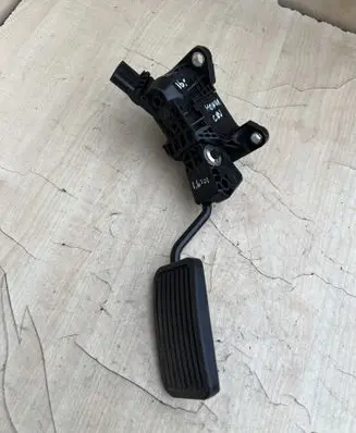 Honda CR-V Accelerator throttle pedal 2700000390 04S15A00003
