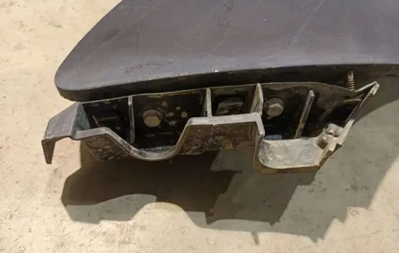 Front bumper mounting bracket