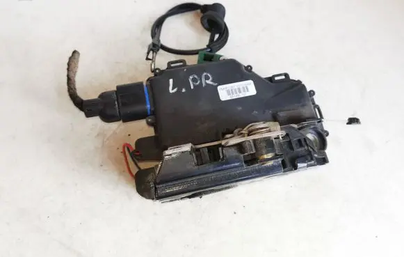 Volkswagen Polo Front door lock 3B1837015AM