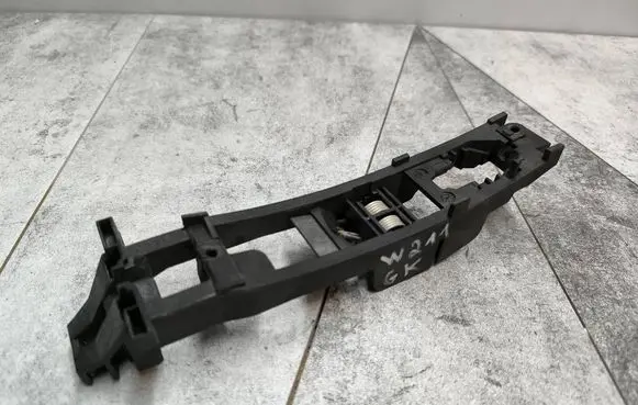 Mercedes-Benz E W211 Rear door exterior handle/bracket 