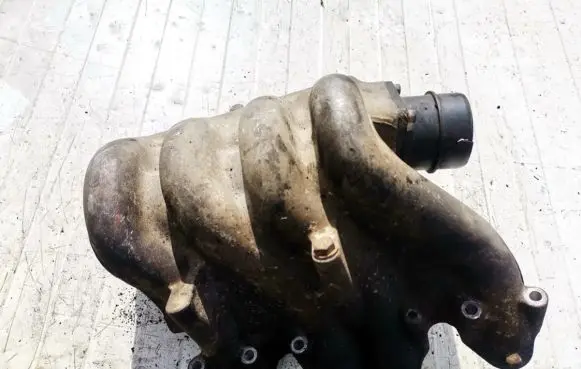 Volkswagen PASSAT B3 Intake manifold 028129713c
