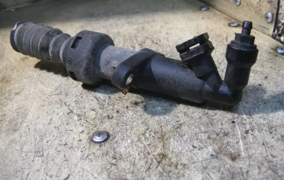 Peugeot 307 Clutch slave cylinder FTE7