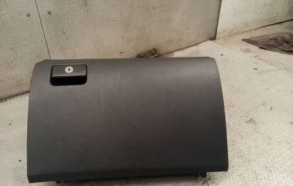 Toyota Avensis T270 Glove box 5555005090