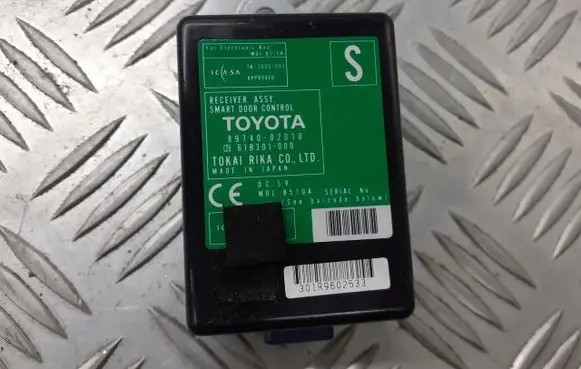 Toyota Auris 150 Door central lock control unit/module 89740-02010