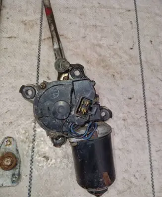 Mitsubishi Pajero Front wiper linkage and motor