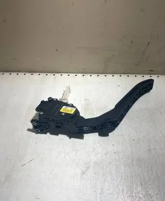 Volkswagen Touareg II Accelerator throttle pedal 7L0723507D