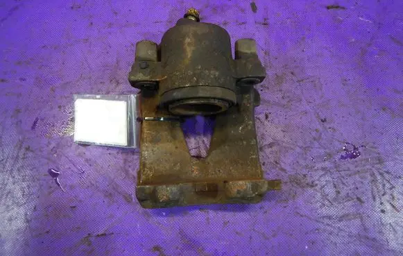Skoda Octavia Mk1 (1U) Front brake caliper