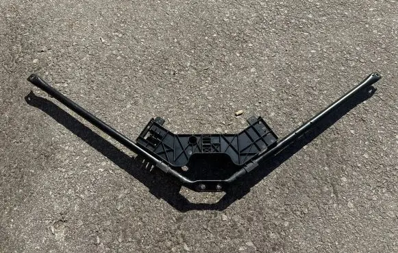 BMW 5 E60 E61 Other engine bay part 7046555