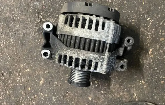 Mercedes-Benz E W211 Generator/alternator A0131547002 0121715015