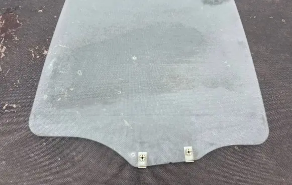 Mitsubishi Pajero Rear door window glass MR436981