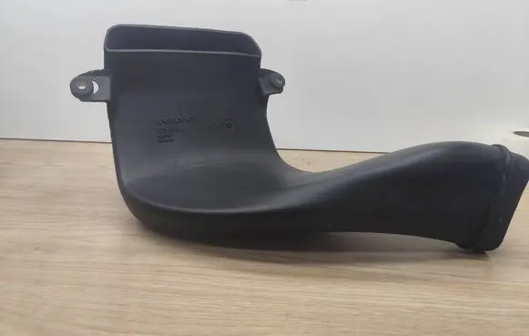 Volvo XC90 Air intake duct part 30636844 P0AVA