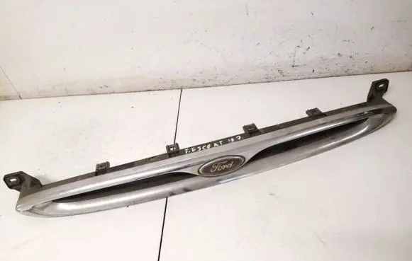 Ford Escort Front grill c8s4aa30851