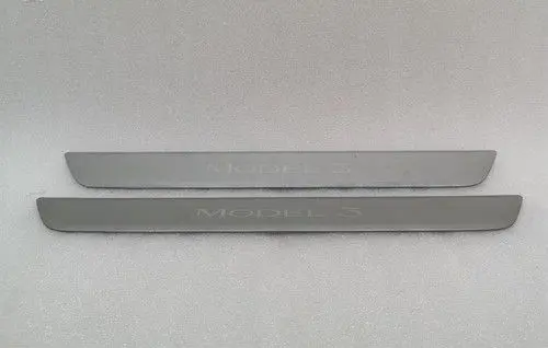 Tesla Model 3 Front door trim (molding) 15047630A