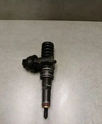 Skoda Octavia Mk2 (1Z) Fuel injector 038130073AG 0414720215