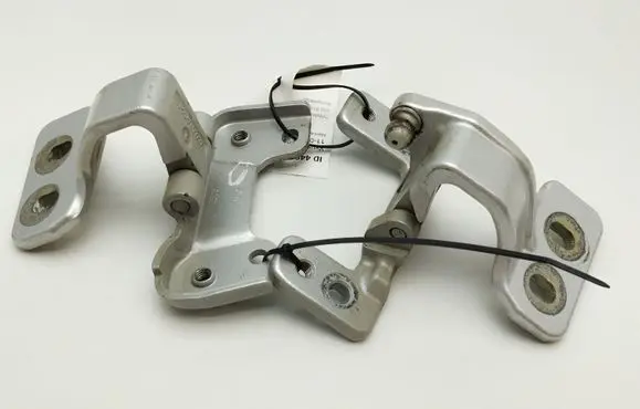 Mercedes-Benz C W204 Tailgate/trunk/boot hinge A2047400237 A2047400137