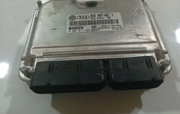 Audi A6 S6 C5 4B Engine control unit/module 8E0907401J
