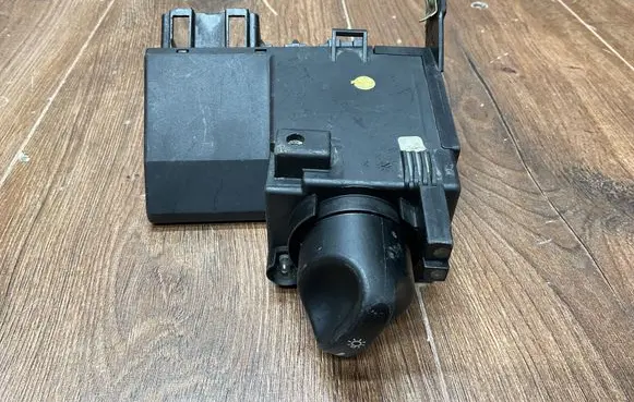 Mercedes-Benz E W210 Light switch 2105450104