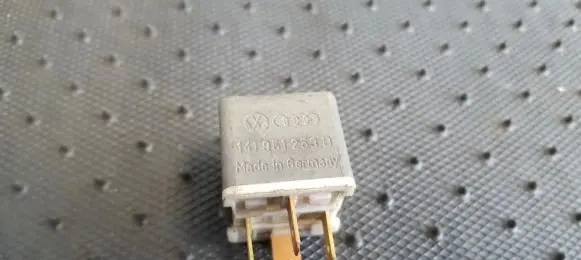 Volkswagen Transporter - Caravelle T4 Other relay 141951253B 4RA003510-29