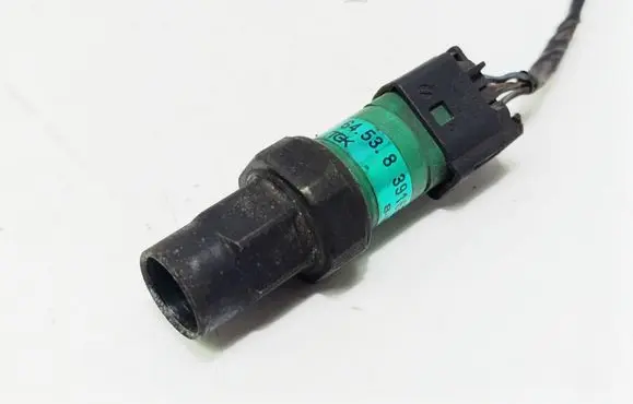 BMW 5 E39 Air conditioning (A/C) pressure sensor 8391639
