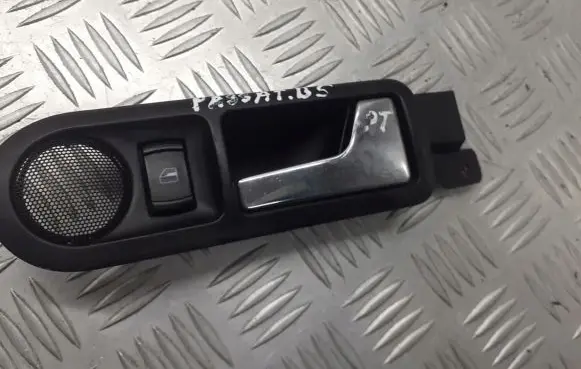 Volkswagen PASSAT B5 Rear door interior handle 3B0839114