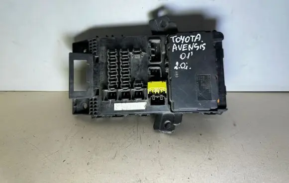 Toyota Avensis T220 Fuse module 8273005020 154445112200 8264105011