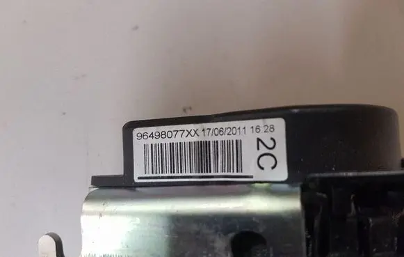 Peugeot 407 Middle seatbelt (rear) 040068