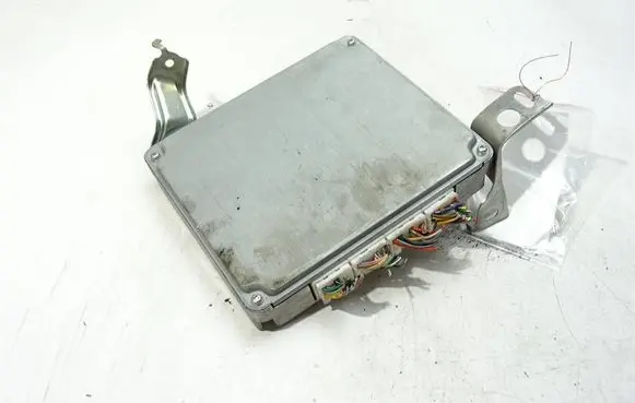 Toyota Corolla E120 E130 Engine control unit/module ECU 89661-0F111