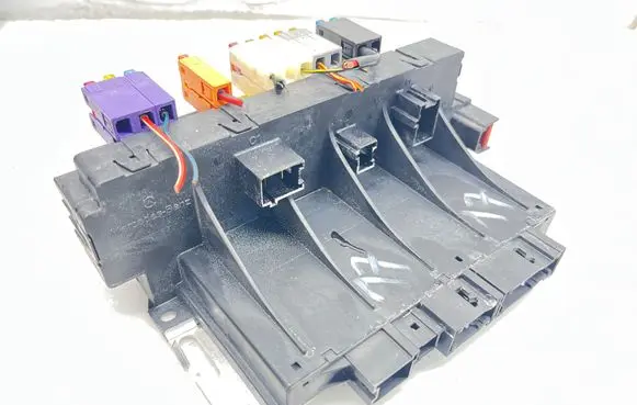 Mercedes-Benz CL C215 Fuse module A0325458232
