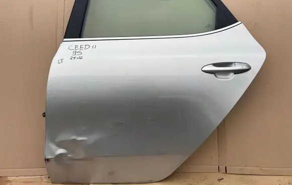 KIA Ceed Rear door