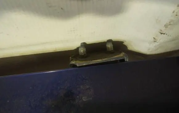 Mitsubishi Colt Tailgate/trunk/boot hinge