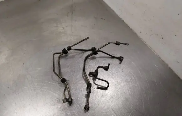 Volvo V50 Fuel injector supply line/pipe 