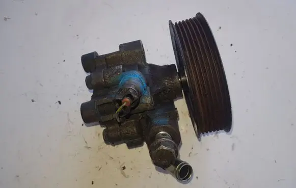 Toyota Avensis T250 Power steering pump