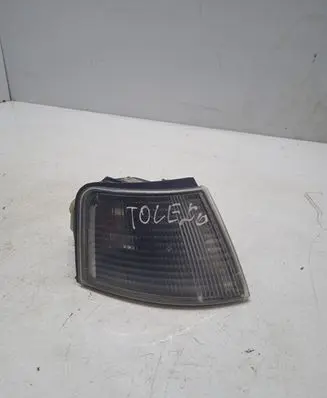 Seat Toledo I (1L) Front indicator light 961592