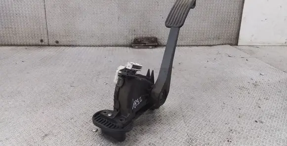 Volvo V70 Accelerator throttle pedal 30636003 6PV00853700