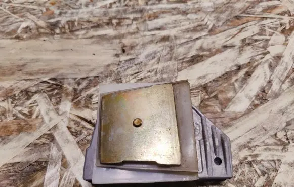 Mercedes-Benz S W140 Glass fitting brackets 1247250132
