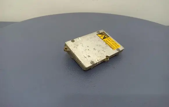 Opel Astra H Voltage converter/converter module 5DV00829000