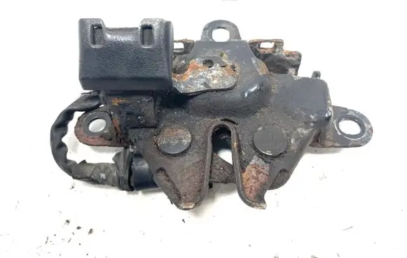 Engine bonnet/hood lock/catch