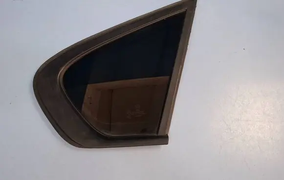 Rear vent window glass