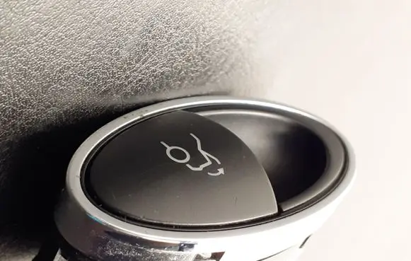 Tailgate opening switch