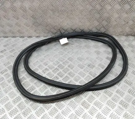 Porsche Macan (95B) Rubber seal front coupe door 95B831721