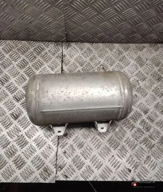Vacuum air tank